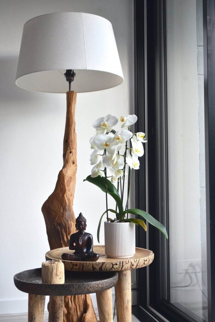wooden-lamp-and-side-table
