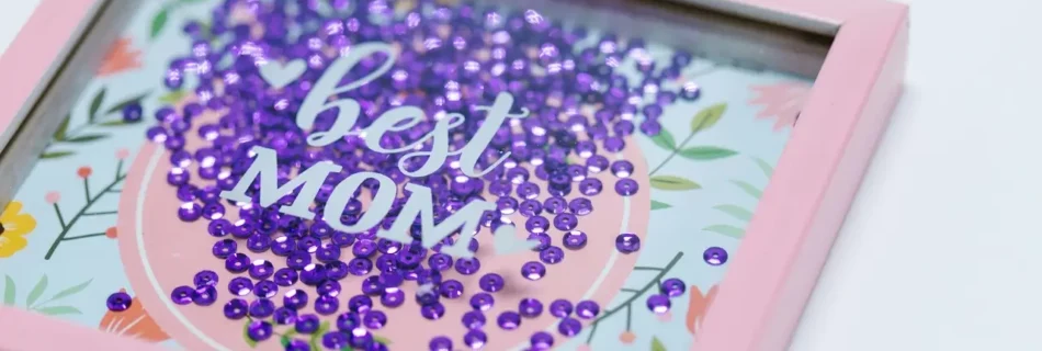 A framed wall art gift for the best mum for Mother's Day